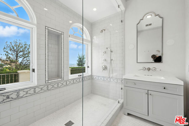 1675 Woods Drive, Los Angeles CA: https://media.crmls.org/mediaz/d1707d71-f7b0-4b20-b9bc-c9e25adb4e9a.jpg