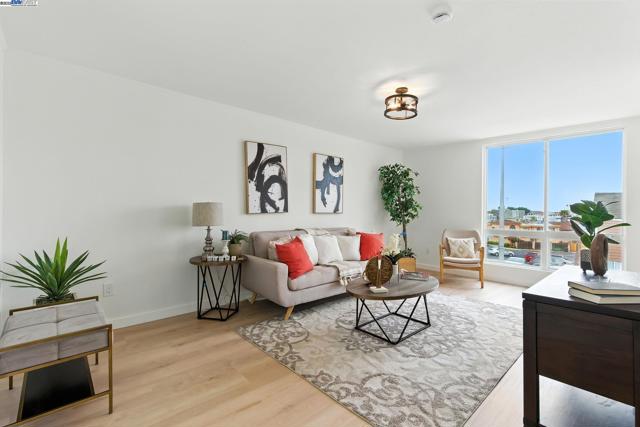 100 Byrne St, Daly City CA: https://media.crmls.org/mediaz/d170a088-c968-4141-84d6-b8241848db25.jpg