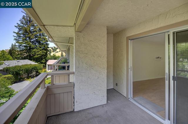4033 Terra Granada Dr, Walnut Creek CA: https://media.crmls.org/mediaz/d170cb86-f9ac-4a65-bc35-eaab141e1bf4.jpg