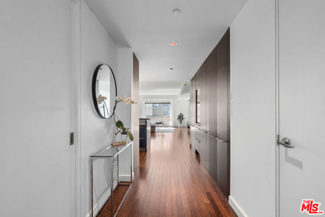 6250 Hollywood Boulevard, Los Angeles CA: https://media.crmls.org/mediaz/d171241f-5340-44fb-baa6-54b2d52a169f.jpg