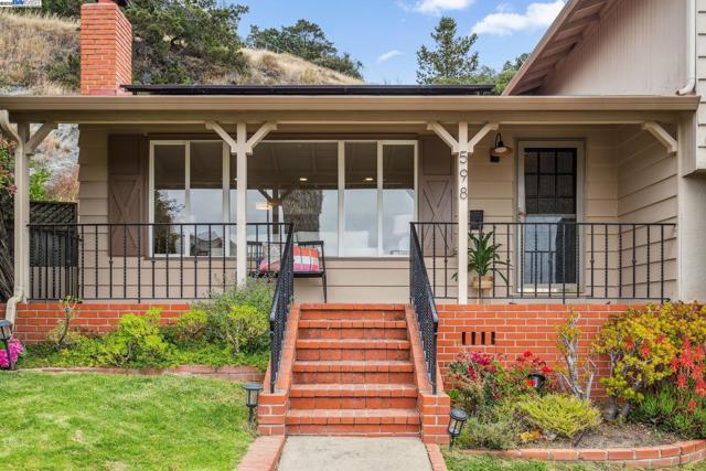 598 CRESTMONT DRIVE, Oakland CA: https://media.crmls.org/mediaz/d1712f34-b28e-45a1-ac20-ebb6dd3c714e.jpg