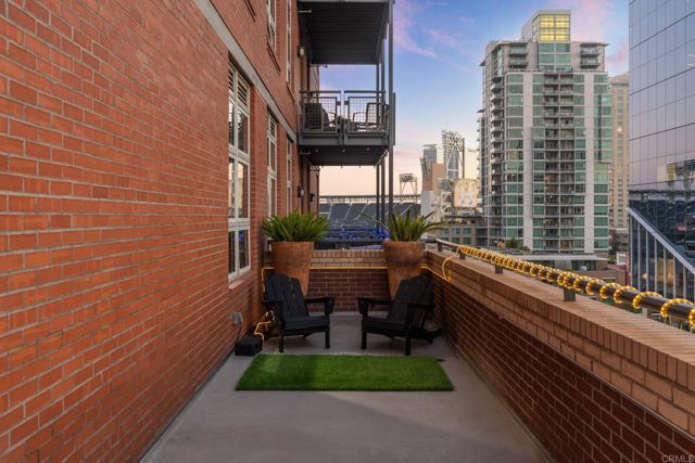 877 Island Avenue, San Diego CA: https://media.crmls.org/mediaz/d171486e-6ea7-4e6f-9aa3-8371774023bc.jpg