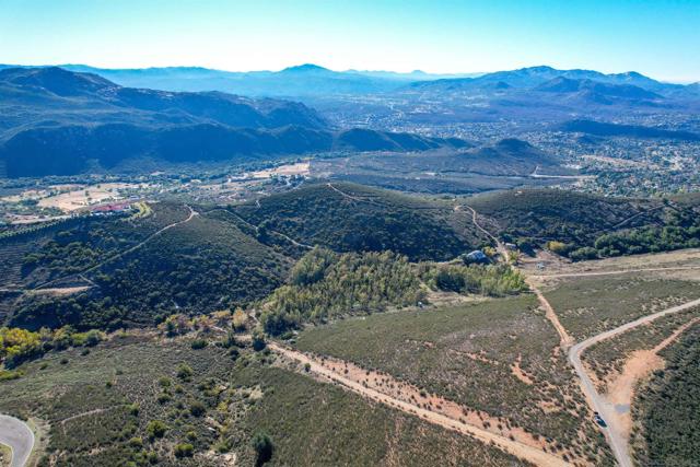 18408 Sweet Ln, Ramona CA: https://media.crmls.org/mediaz/d171664f-5a2f-4e5f-bea5-7f565f3573aa.jpg