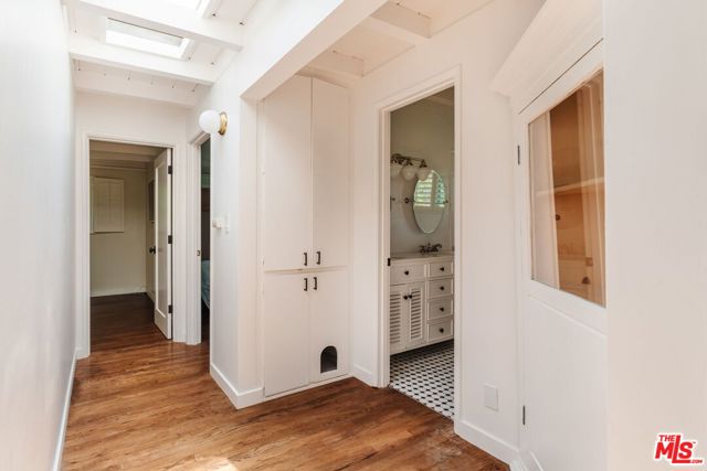2344 Sunset Heights Drive, Los Angeles CA: https://media.crmls.org/mediaz/d171ba98-fb09-4adb-8c62-5d3bf73e6b53.jpg