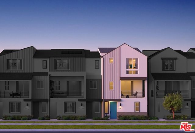 1666 Coral Sea Lane, Los Angeles CA: https://media.crmls.org/mediaz/d17329c2-cdd5-4b46-98fb-ff79e89aeb53.jpg