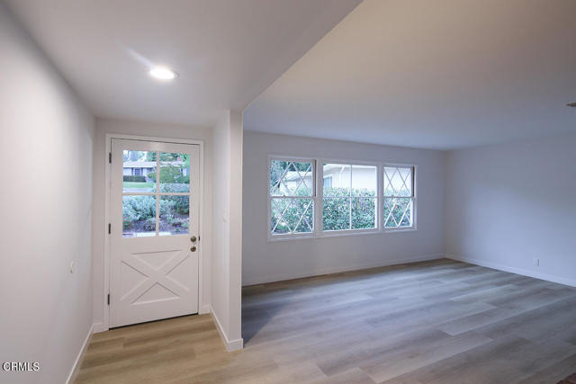Detail Gallery Image 4 of 29 For 6429 Creemore Ln, Tujunga,  CA 91042 - 3 Beds | 2/1 Baths