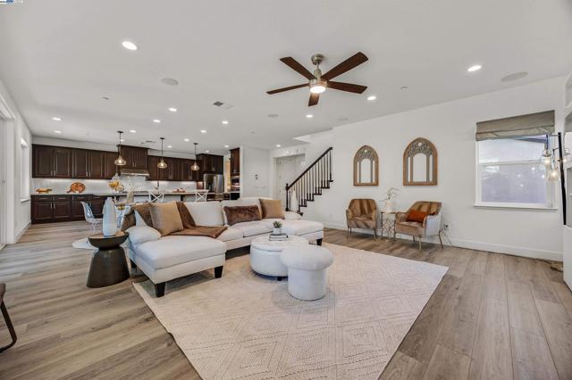 2288 Jessica Way, Tracy CA: https://media.crmls.org/mediaz/d173462a-6360-47ab-ba0a-af5cdf5ab233.jpg