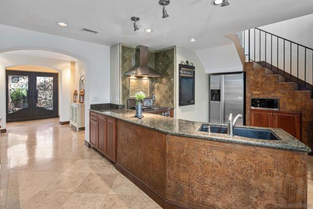 4915 Eyrie Rd, San Diego CA: https://media.crmls.org/mediaz/d173ceb2-dd84-4bf0-8679-0ed255037faf.jpg