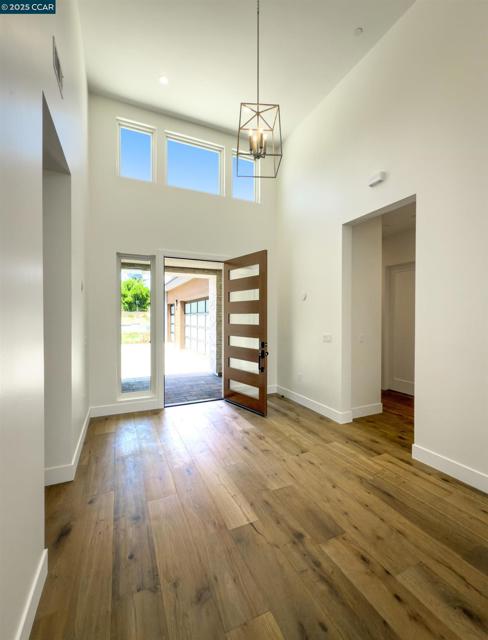 1070 Borrette Court, Napa CA: https://media.crmls.org/mediaz/d173dc06-80a9-4a2a-8421-f2477714f20c.jpg