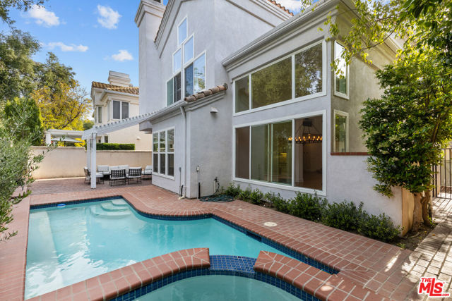 4370 Park Monte Nord, Calabasas CA: https://media.crmls.org/mediaz/d173fcbb-d8dd-47f9-aaa9-364b8504f586.jpg