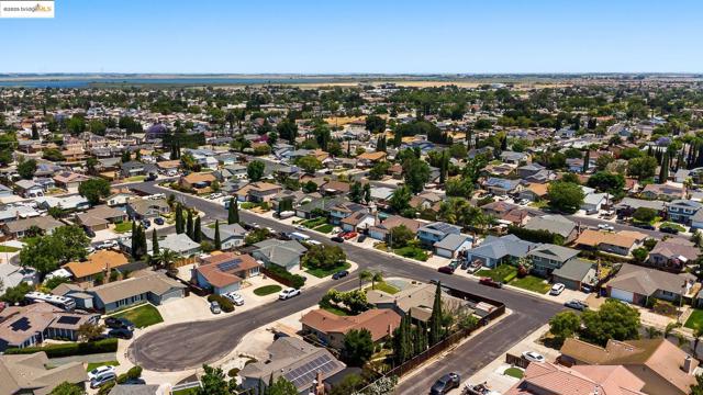 53 Zinfandel Ct, Oakley CA: https://media.crmls.org/mediaz/d1740342-a052-4d45-8094-87f9ec1261ed.jpg