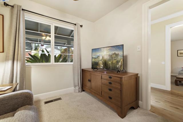 5145 Springdale Ave, Pleasanton CA: https://media.crmls.org/mediaz/d17441b2-91f6-411e-a131-328cfcf01e35.jpg