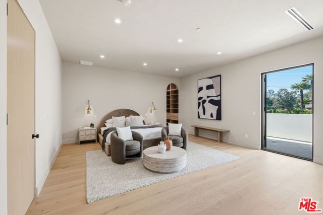 5 Bed Home for Sale in Encino, California