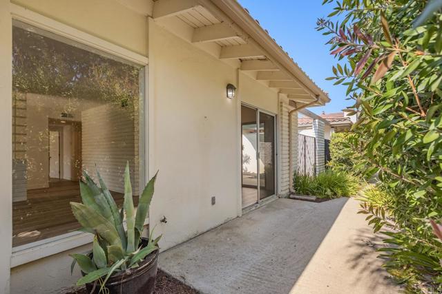 7019 Estrella De Mar Road, Carlsbad CA: https://media.crmls.org/mediaz/d1755785-d6cd-426b-8469-89b481430106.jpg