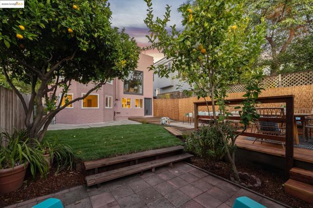 515 Mount St, Richmond CA: https://media.crmls.org/mediaz/d175b66d-606c-409c-929e-d04358c0d4f8.jpg