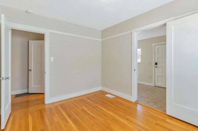 4431 Penniman Avenue, Oakland CA: https://media.crmls.org/mediaz/d17673ca-09b8-4cb8-b831-82346b13c7e3.jpg