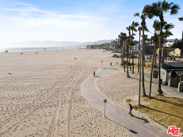 29 Brooks Avenue, Venice CA: https://media.crmls.org/mediaz/d1768402-9999-4cbe-843f-14c29cea2da1.jpg