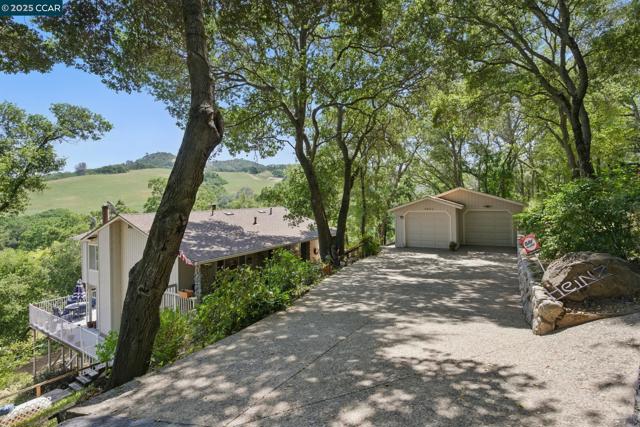 3648 Morgan Territory Rd, Clayton CA: https://media.crmls.org/mediaz/d1768fc9-2660-446c-861b-7d7d166568f2.jpg