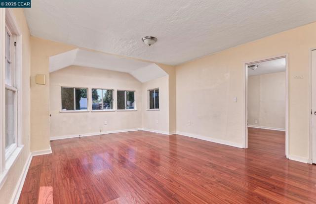 712 Springs Rd, Vallejo CA: https://media.crmls.org/mediaz/d176d1bc-cf69-47ce-a3e4-680c6bfcc403.jpg