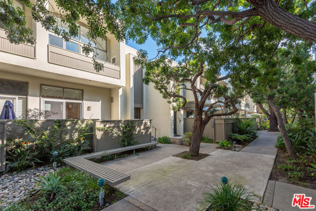 13234 Fiji Way, Marina del Rey CA: https://media.crmls.org/mediaz/d1770753-40c2-432c-84c0-7fc347146901.jpg