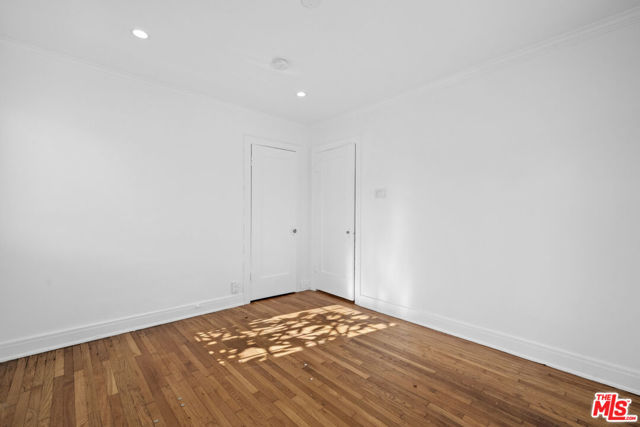 2826 Somerset Drive, Los Angeles CA: https://media.crmls.org/mediaz/d1771607-2045-4565-a8cb-c546a2e3667b.jpg