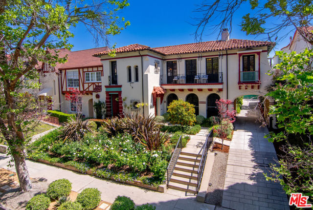 336 N Orange Drive, Los Angeles CA: https://media.crmls.org/mediaz/d177aaea-8c54-4627-ab00-54dc8accdf80.jpg