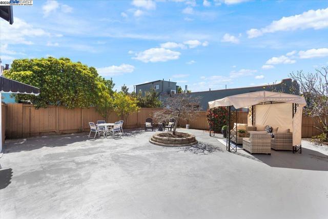 Image 38 of 49 For 5301 Brann St