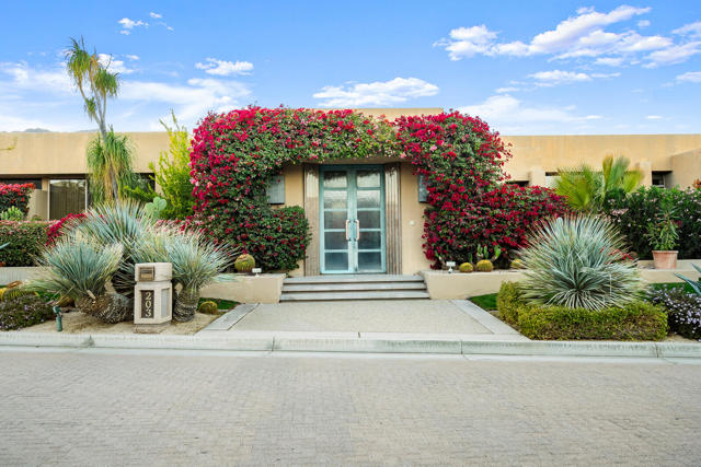 203 Kiva Drive, Palm Desert CA: https://media.crmls.org/mediaz/d178ab96-a1f3-4e70-9b0e-3edcf0d59c4e.jpg