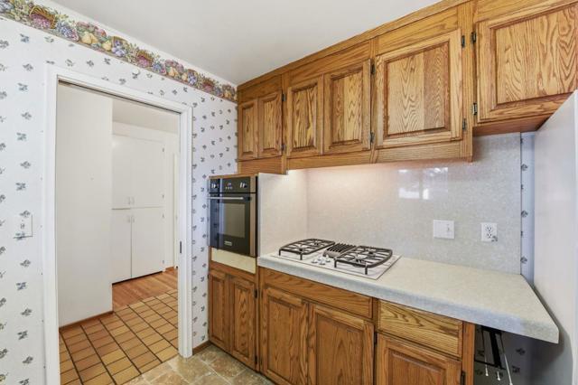 4975 Bel Escou Drive, San Jose CA: https://media.crmls.org/mediaz/d178f2e0-8427-4547-9636-abd59323f4b6.jpg