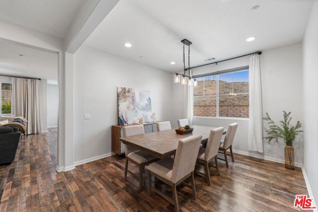 2906 Crocus Place, Palmdale CA: https://media.crmls.org/mediaz/d17900f9-77bf-4e58-b965-24c92b9da83a.jpg