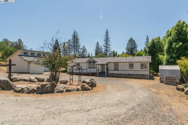 31 Rocky Road, Weaverville CA: https://media.crmls.org/mediaz/d179dc78-eee4-45a1-be33-98ccef5690dd.jpg