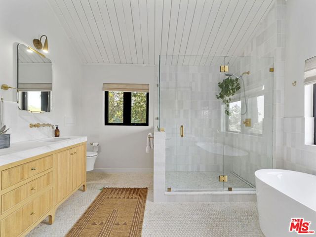 2304 Vestal Avenue, Los Angeles CA: https://media.crmls.org/mediaz/d17a0aff-7976-403d-9c20-e0eba85254c4.jpg
