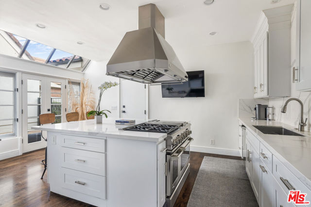 2241 Canyonback Road, Los Angeles CA: https://media.crmls.org/mediaz/d17a1bfb-5963-4aad-82ab-b0e6cd61c1d8.jpg