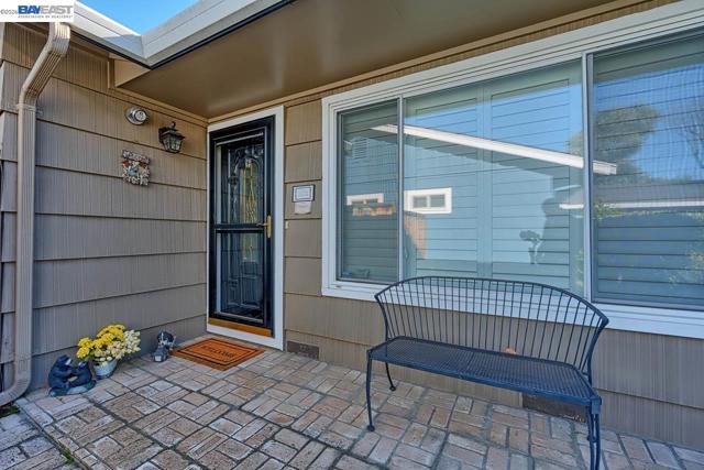 1515 Miramonte Ave, Mountain View CA: https://media.crmls.org/mediaz/d17a7ccd-e0a2-44a8-9d68-d0c4ecca03c6.jpg