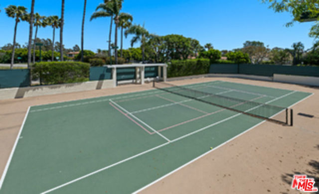 6465 Zuma View Place, Malibu CA: https://media.crmls.org/mediaz/d17a9f72-52b3-4379-968e-3a7a5ed565af.jpg