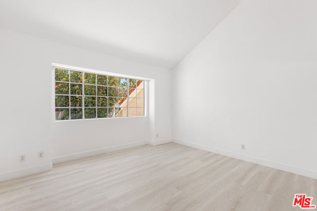 4240 Lost Hills Road, Calabasas CA: https://media.crmls.org/mediaz/d17acd8d-b1b1-494b-bc86-288e3aa4176e.jpg