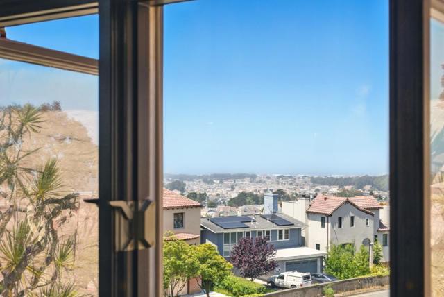 1260 Monterey Boulevard, San Francisco CA: https://media.crmls.org/mediaz/d17b2846-c507-4a38-99c6-d43bebba58a4.jpg
