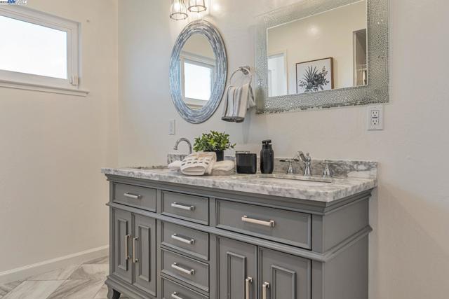 947 Crane Ave, Foster City CA: https://media.crmls.org/mediaz/d17b872d-33ca-4ff4-b02d-e9398c326128.jpg