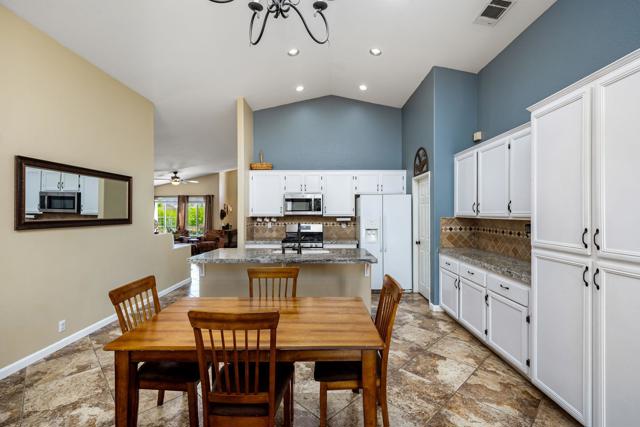 45315 Coldbrook Lane, La Quinta CA: https://media.crmls.org/mediaz/d17bb07b-e83b-4899-9c09-21d88e43803f.jpg