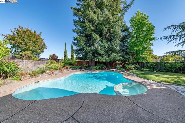260 Mara Pl, San Ramon CA: https://media.crmls.org/mediaz/d17c0e6a-0a05-45b8-98df-6a44eea8ddcb.jpg