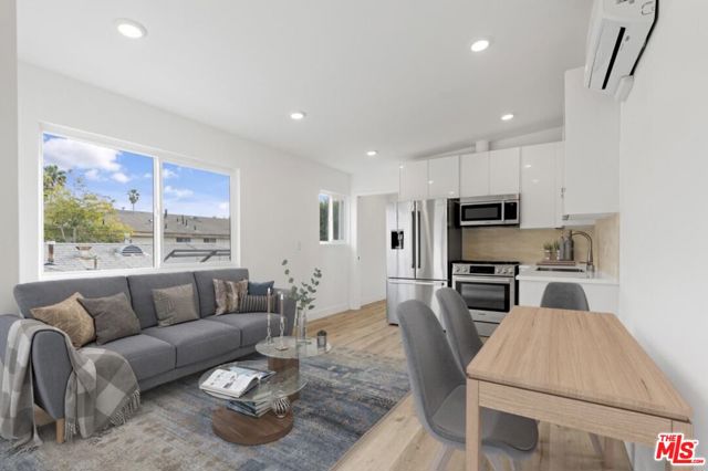1025 PLEASANTVIEW Avenue photo 3