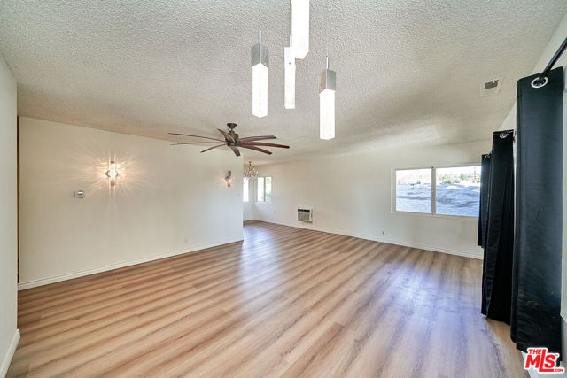 12129 Beverly Boulevard, Whittier CA: https://media.crmls.org/mediaz/d17e7ee1-bcc2-473c-a353-9e72f932e561.jpg