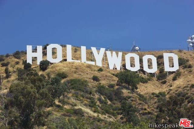 6435 Innsdale Drive, Los Angeles CA: https://media.crmls.org/mediaz/d17f4275-afc5-4825-96fc-6f4aeaea9736.jpg