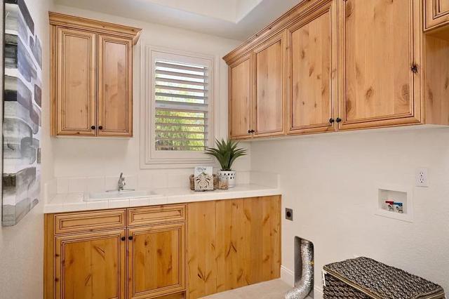 2791 Giorno Way, El Dorado Hills CA: https://media.crmls.org/mediaz/d18078cd-d866-4e4c-a4df-2f43708791cc.jpg