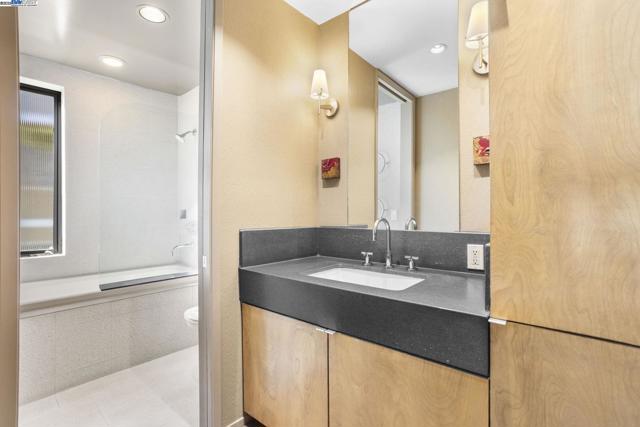 3 Abbott Way, Piedmont CA: https://media.crmls.org/mediaz/d180a621-9204-43c1-8dc8-6c114eb38637.jpg
