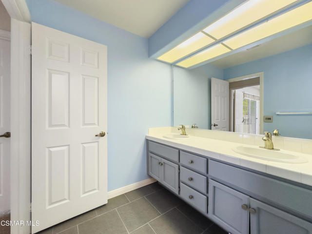 24632 Brighton Drive, Valencia CA: https://media.crmls.org/mediaz/d18108c3-d937-45ce-9535-746cf8929741.jpg