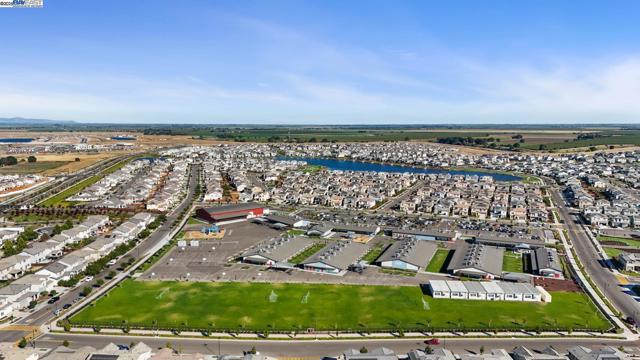 2595 Garden Farms Ave, Lathrop CA: https://media.crmls.org/mediaz/d1814b46-13a6-4e4d-b689-d344e7479d50.jpg
