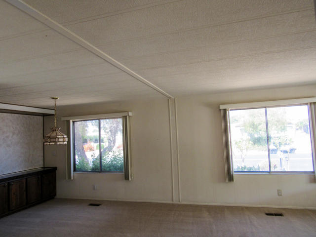 39640 Desert Greens E Drive, Palm Desert CA: https://media.crmls.org/mediaz/d1816c97-1fbb-4eb8-b67b-51c7e0a4e17c.jpg