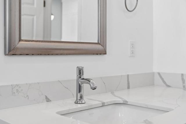 30003006 26th Street, San Francisco CA: https://media.crmls.org/mediaz/d1816dea-dd5f-44c4-8b37-dff18c619b6c.jpg