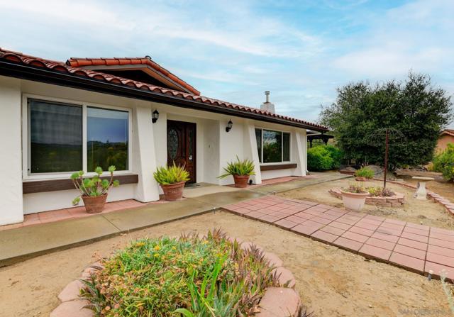 1961 Pine View Rd, Alpine CA: https://media.crmls.org/mediaz/d181ba3b-ab27-4ef8-bab6-f2ff8e989754.jpg